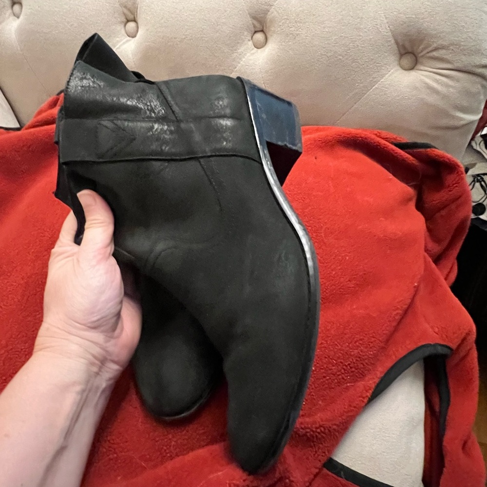 Vionic boots - Picture 4 of 6